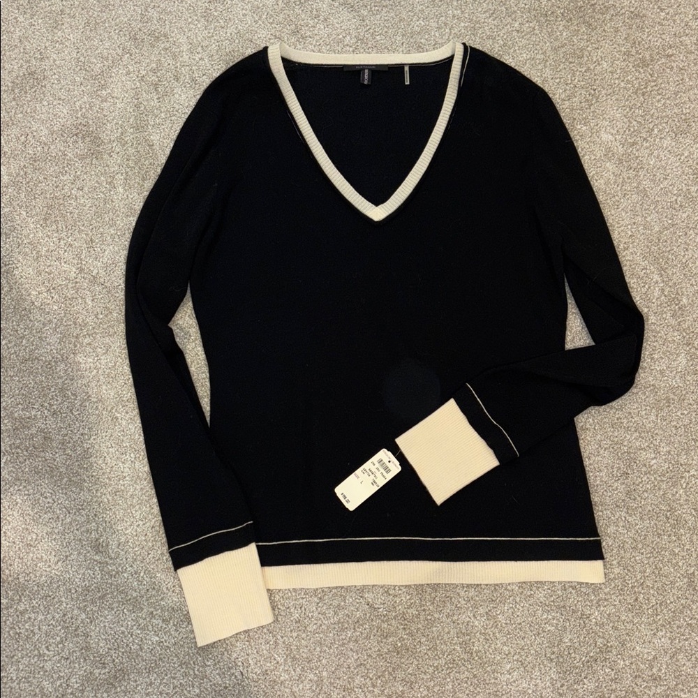 Tahari Sweater Womens large v neck Pullover NWT from Bergdorf Goodman - Picture 4 of 9